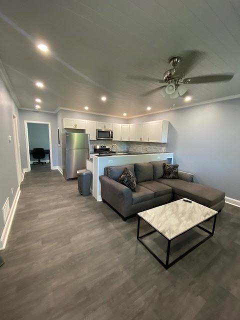 1924 East Genesee St - Photo 5 of 50