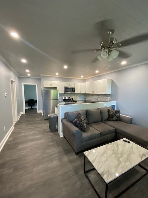 1924 East Genesee St - Photo 6 of 50