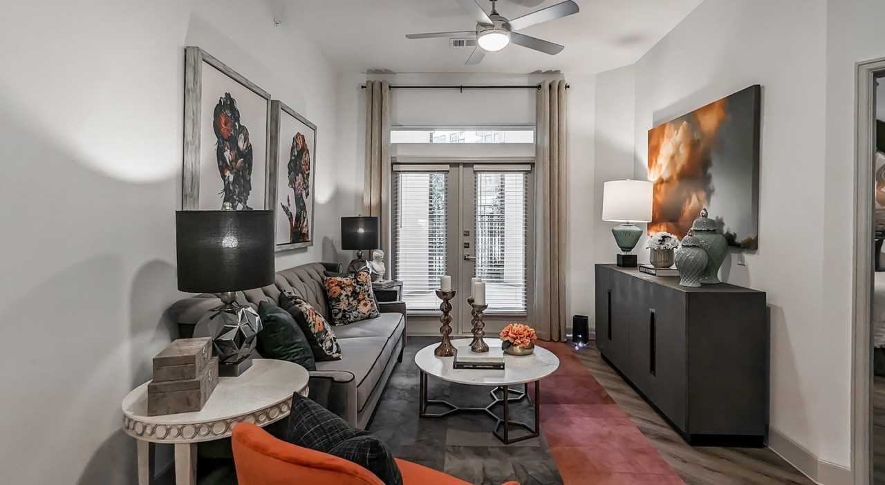 1718 West 34th Street - Photo 3 of 8