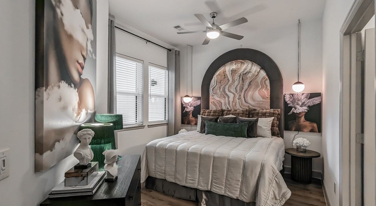 1718 West 34th Street - Photo 4 of 8