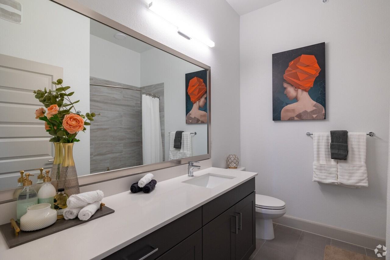 1718 West 34th Street - Photo 5 of 8