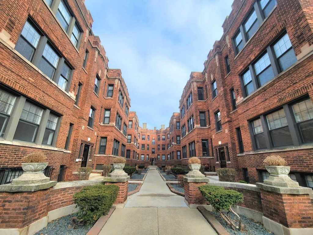 4419 N Wolcott Ave #2A