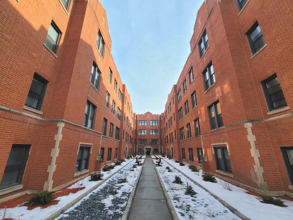 3933 N Janssen Ave #3S