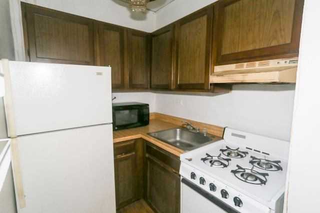 837 W Wolfram St #207 - Photo 2 of 12