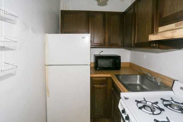 837 W Wolfram St #207 - Photo 3 of 12