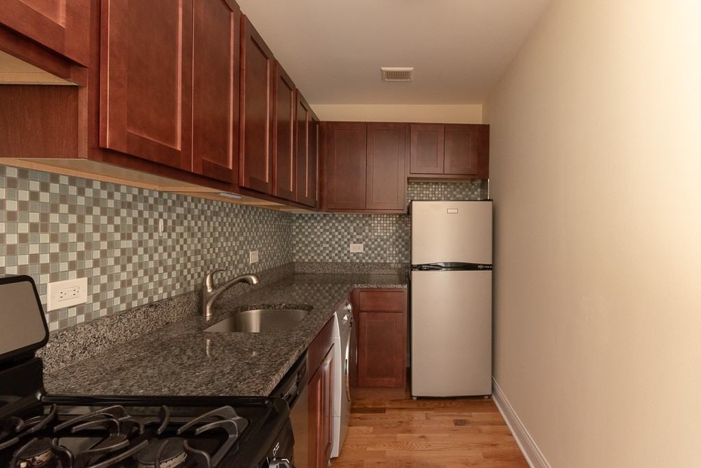 555 W Arlington Pl #508 - Photo 2 of 19