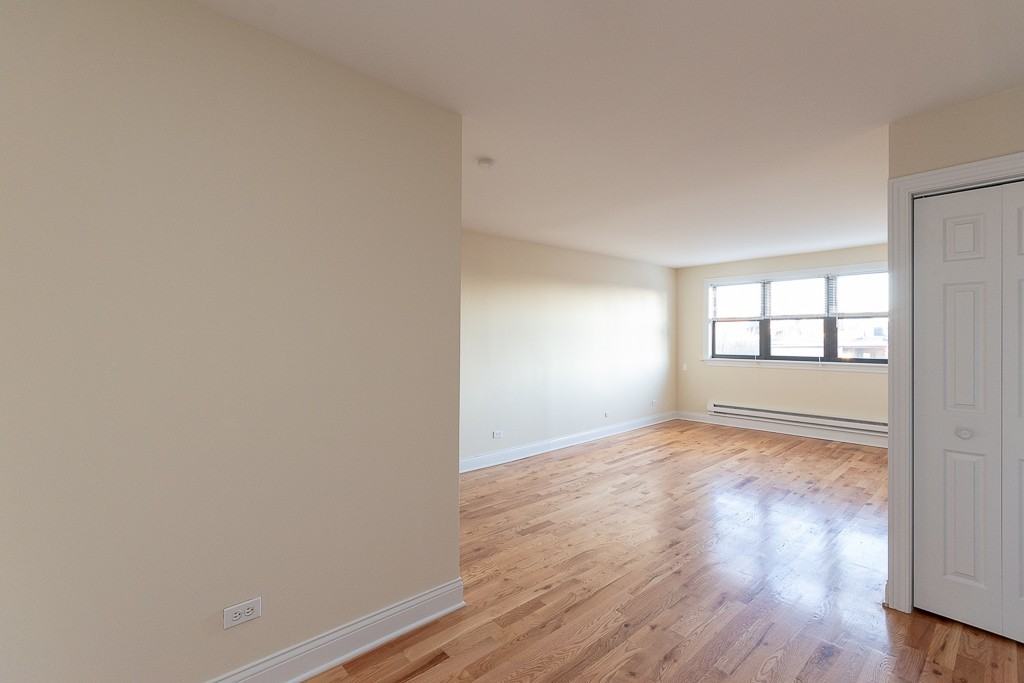 555 W Arlington Pl #508 - Photo 5 of 19