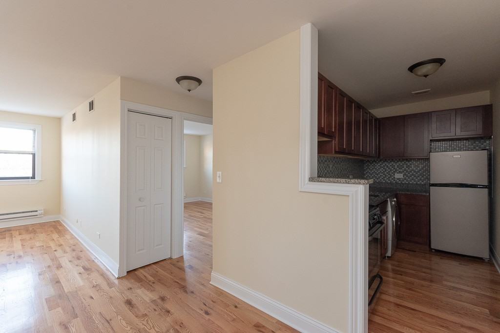 555 W Arlington Pl #508 - Photo 6 of 19