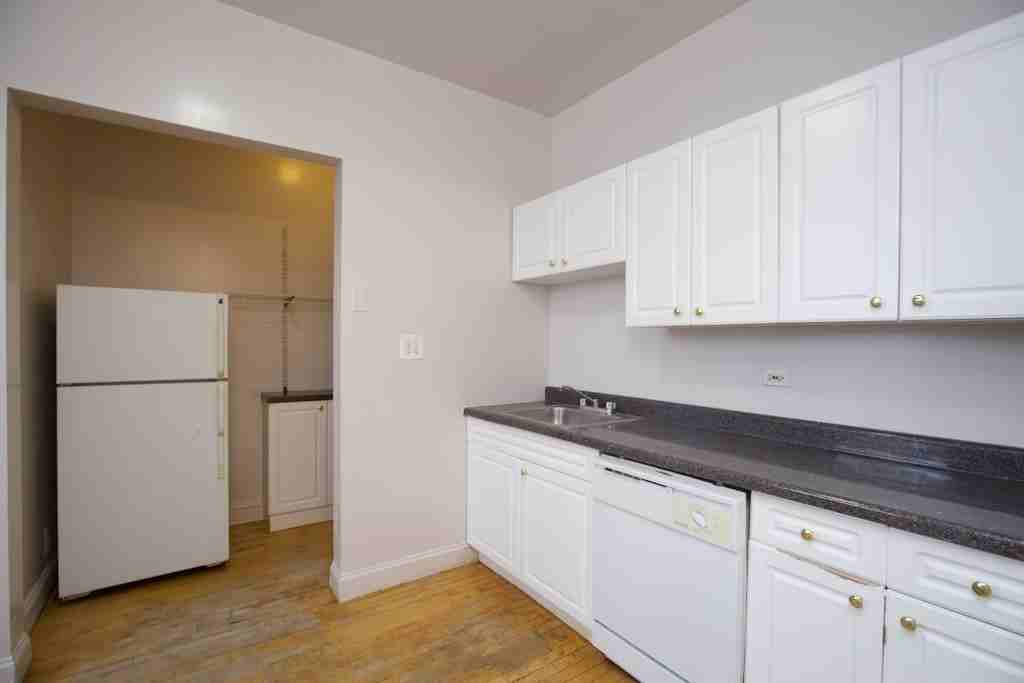 OAK + DEMPSTER #3E - Photo 3 of 20