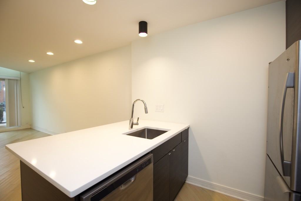 944 W Grace St #E102 - Photo 4 of 20