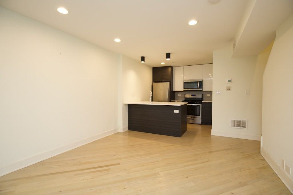 944 W Grace St #E102 - Photo 6 of 20
