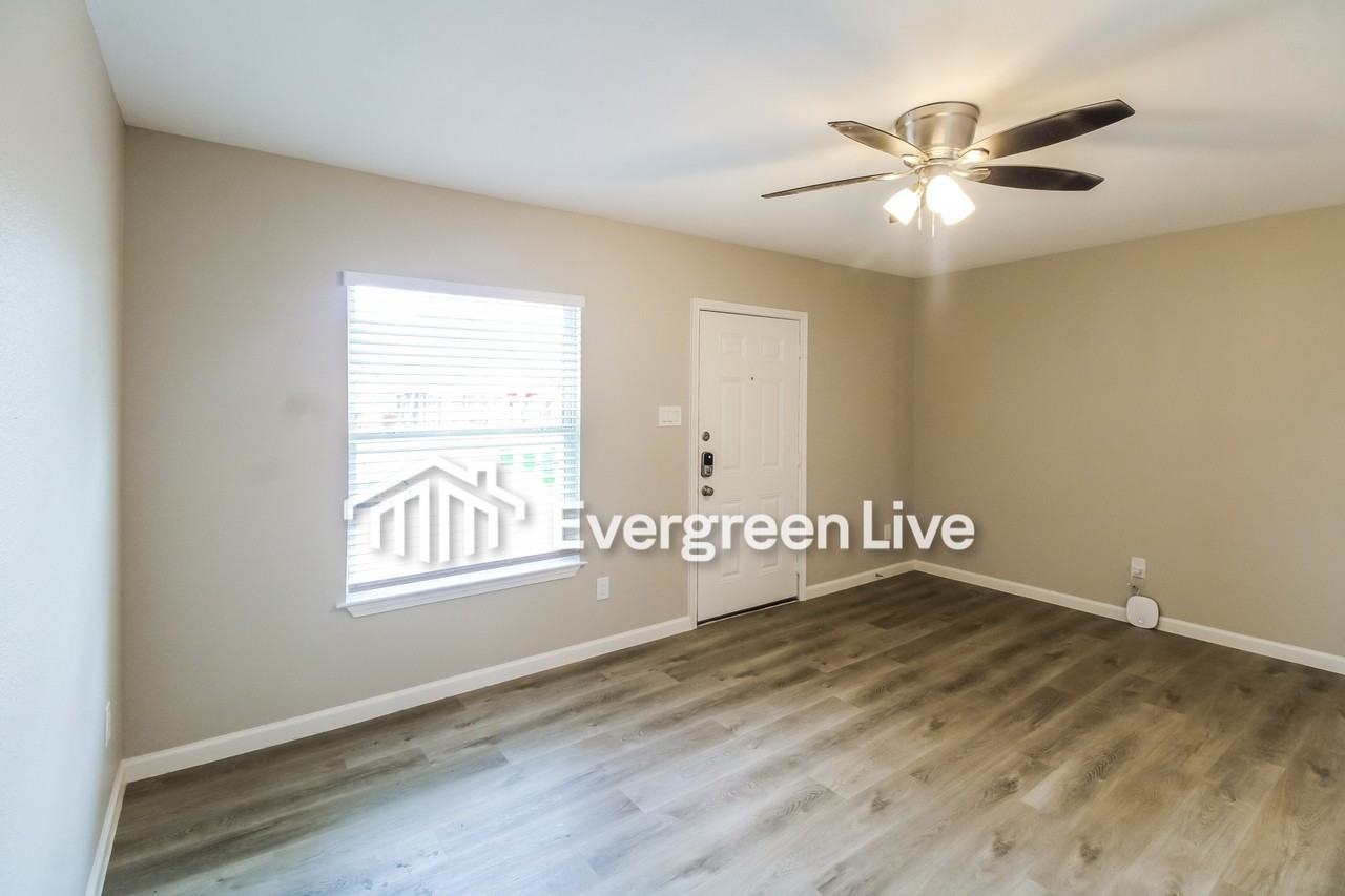616 Center St - Photo 7 of 10