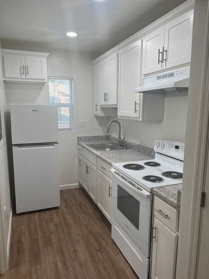 Sahuaro Apartments - Photo 3 of 4