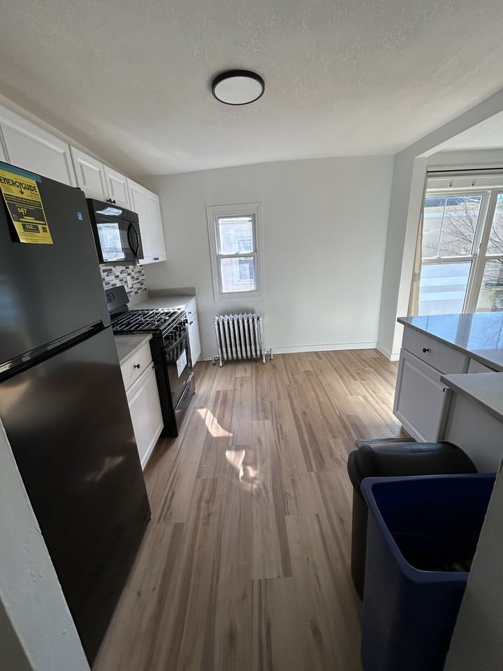 2407 Elliot Ave - Photo 2 of 20