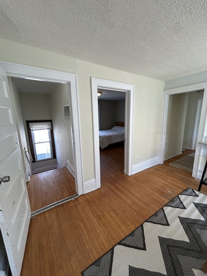 2407 Elliot Ave - Photo 4 of 20