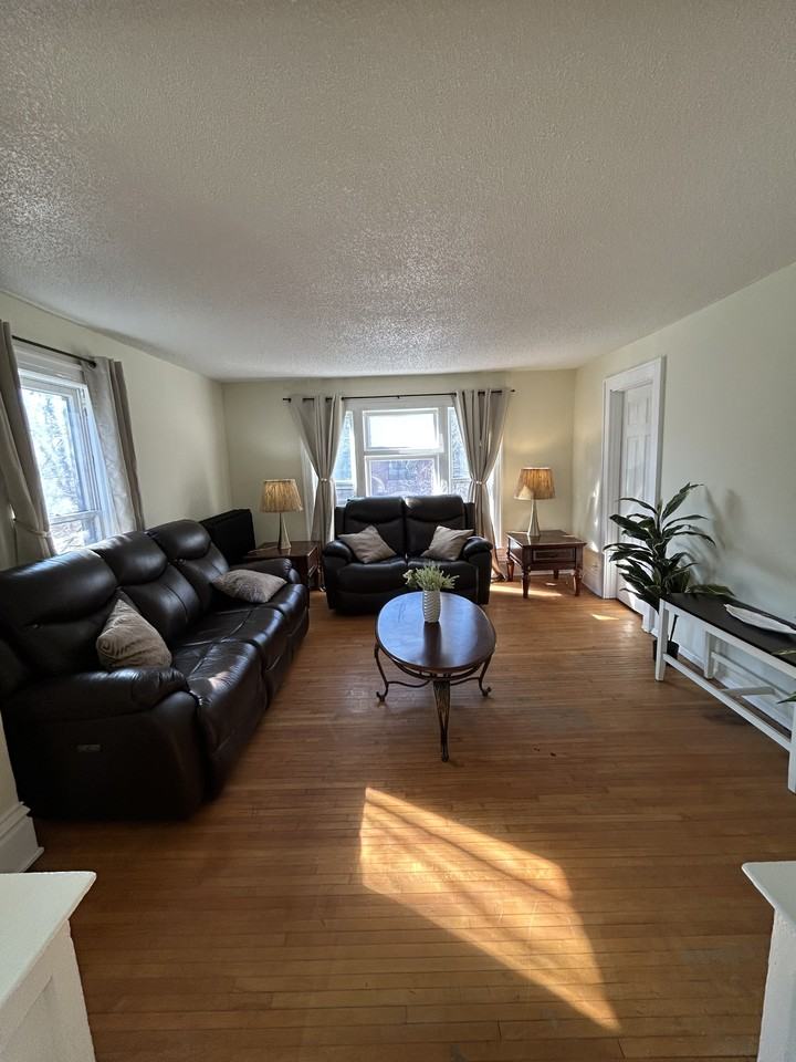 2407 Elliot Ave - Photo 6 of 20