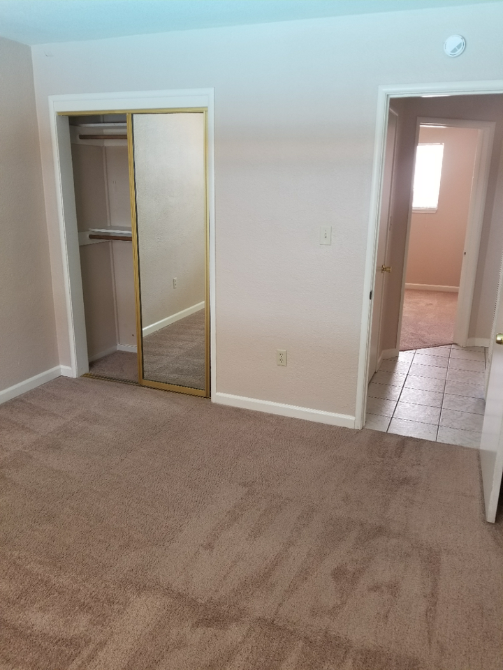 225 W Eaton Ave #13 - Photo 4 of 6