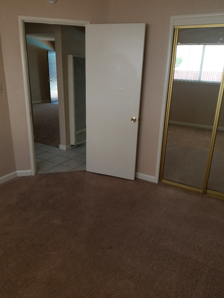 225 W Eaton Ave #13 - Photo 5 of 6