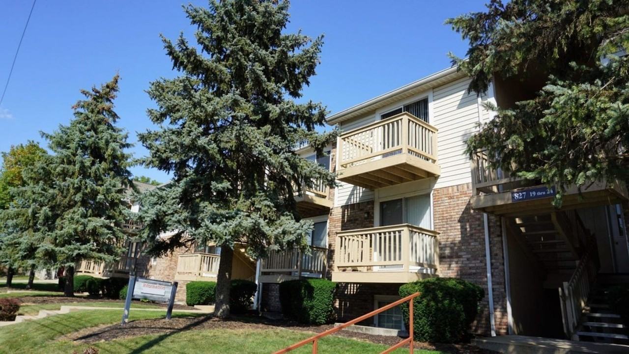 Vantage Pointe Apartments - Photo 2 of 27