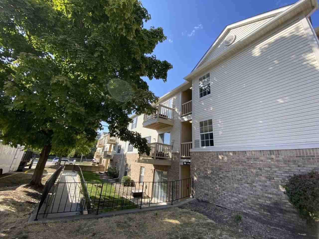 Vantage Pointe Apartments - Photo 3 of 27