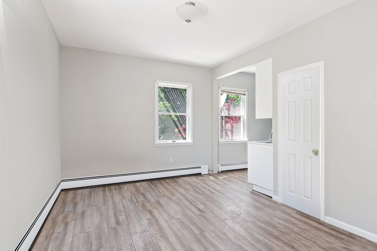 118 Maple Ave #1 - Photo 4 of 5