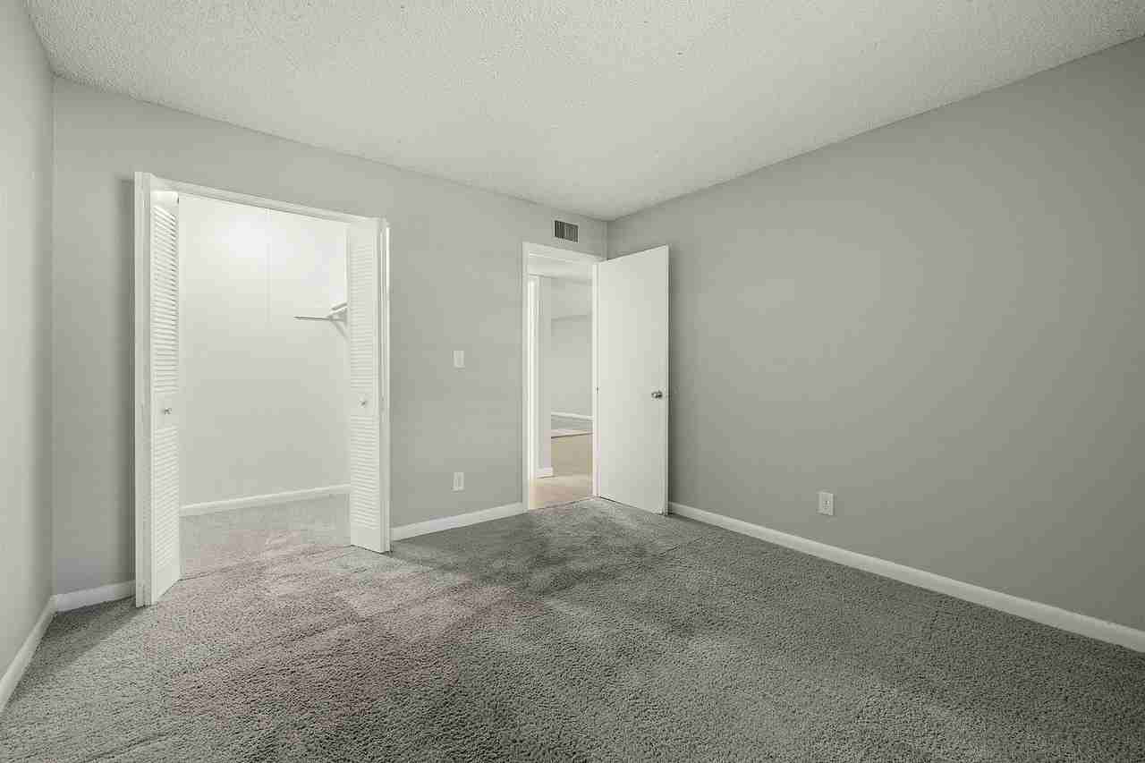 Doral Oaks - Photo 7 of 56