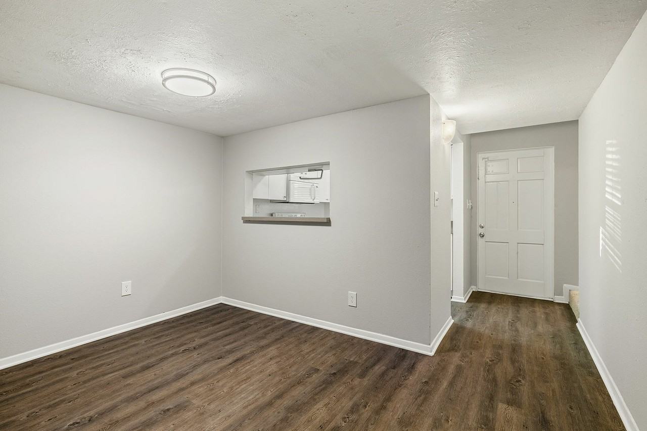 Doral Oaks - Photo 6 of 54