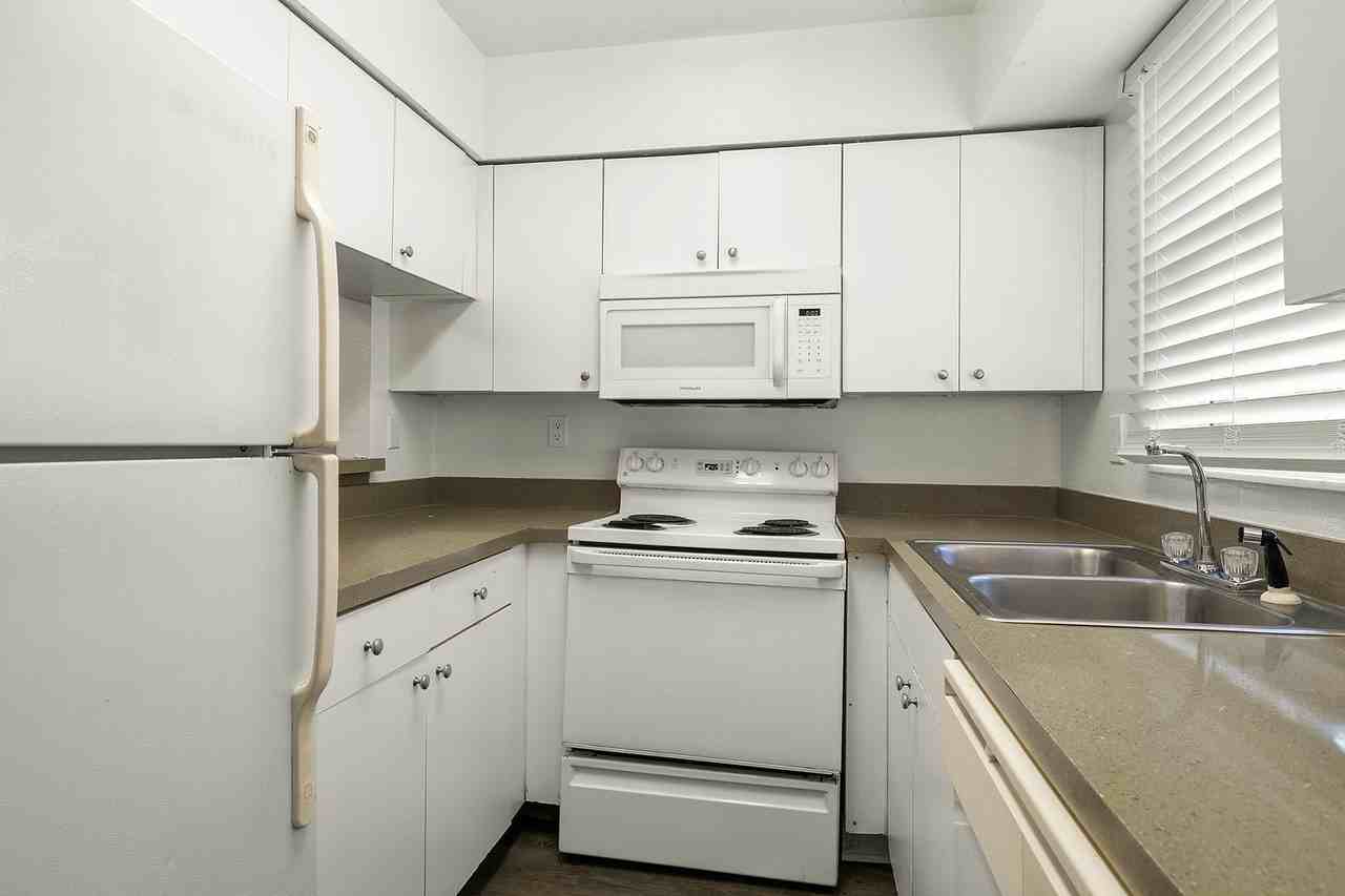 Doral Oaks - Photo 4 of 54