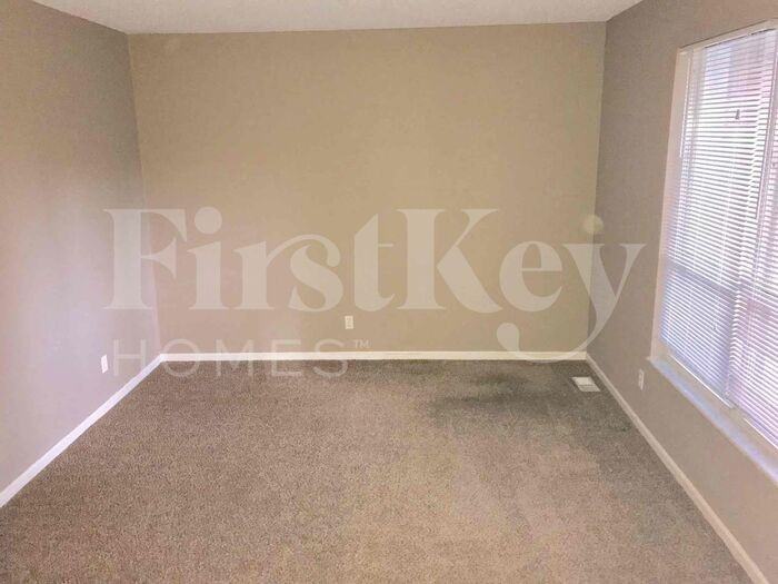 125 Lake Point Dr - Photo 2 of 21