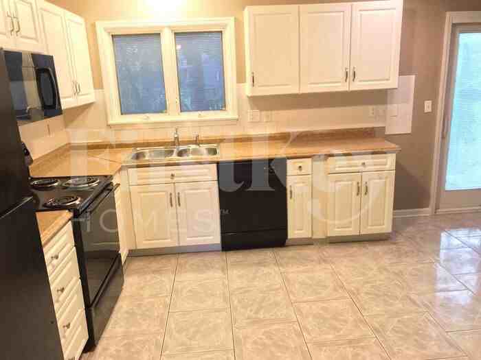 125 Lake Point Dr - Photo 3 of 21