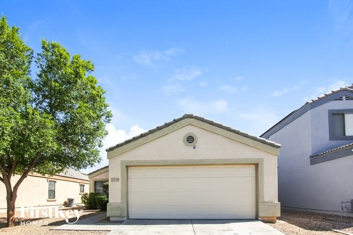 12749 W Dahlia Dr - Photo 2 of 15