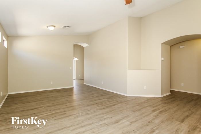 12749 W Dahlia Dr - Photo 3 of 15