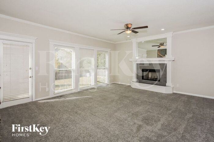 5176 Noble St - Photo 3 of 15