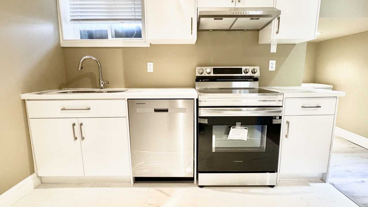 1407 Haig Blvd - Photo 2 of 9