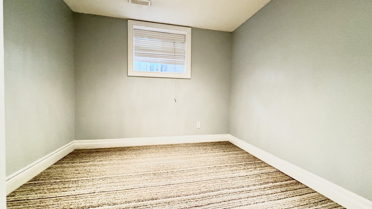 1407 Haig Blvd - Photo 3 of 9