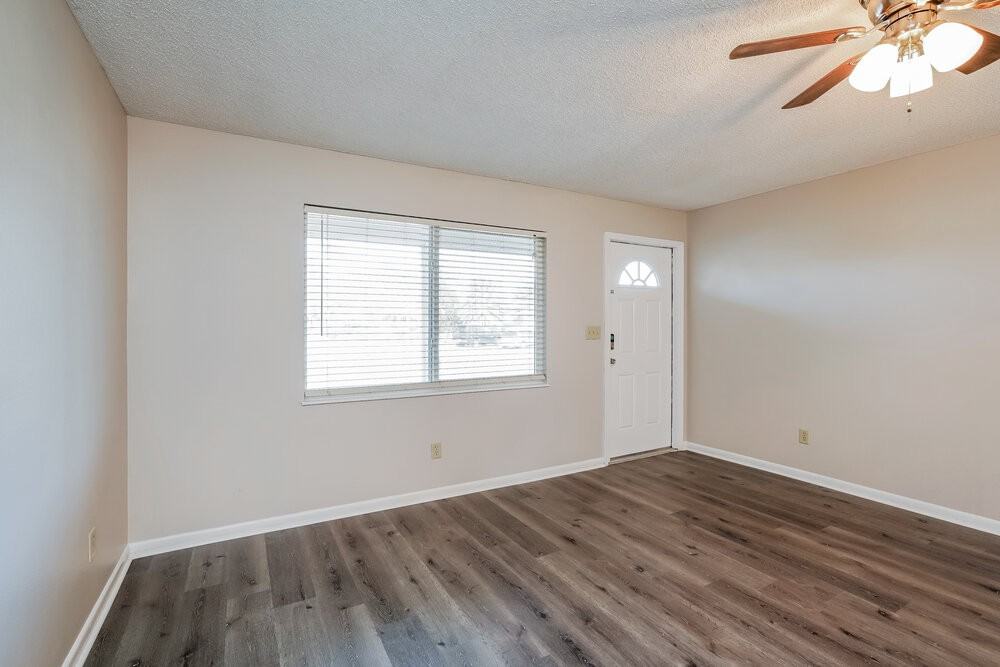 405 Morgan Cir S - Photo 4 of 16