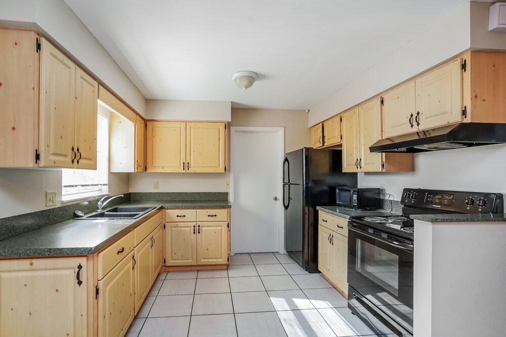 405 Morgan Cir S - Photo 6 of 16