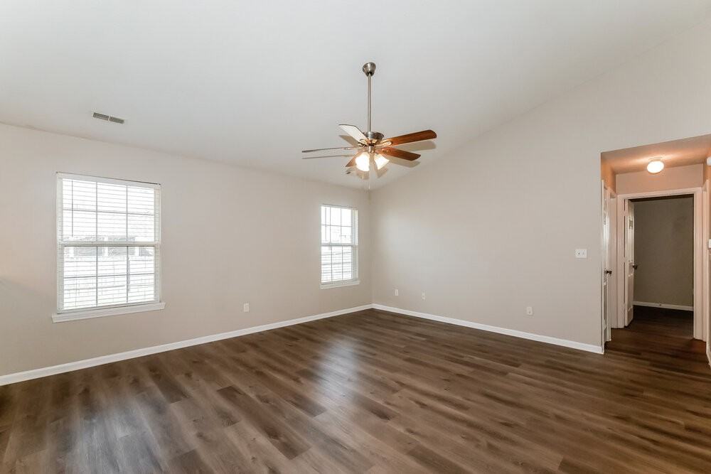 5298 Gateway Ave - Photo 4 of 16