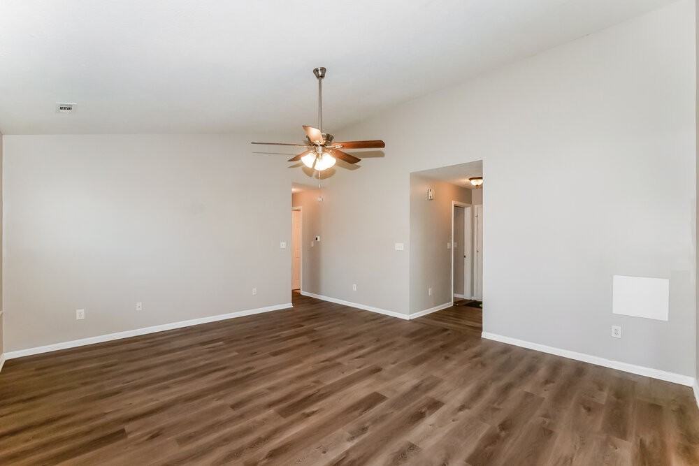 5298 Gateway Ave - Photo 5 of 16