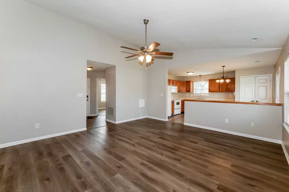 5298 Gateway Ave - Photo 6 of 16