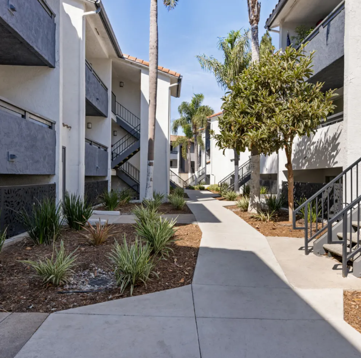 202 W San Ysidro Blvd - Photo 5 of 15