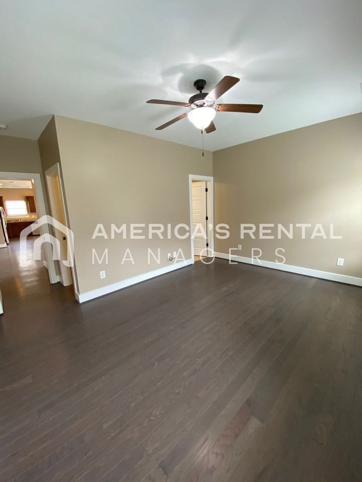 106 Falling Waters Ln - Photo 3 of 19