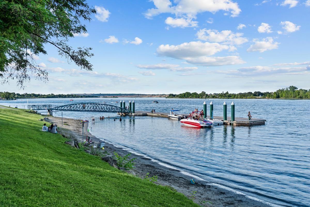 355 Bradley Blvd - Photo 3 of 23