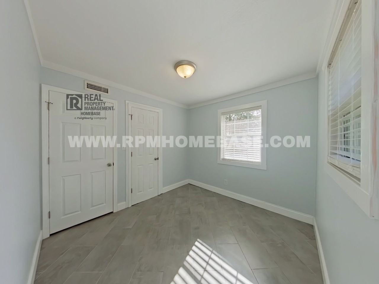 2310 N Baylen St - Photo 7 of 15