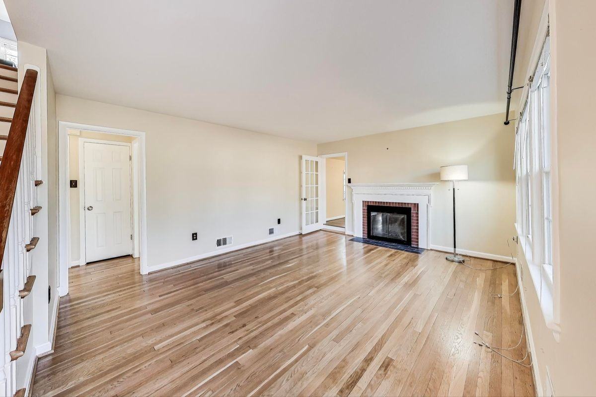 3103 Tremont Ave - Photo 2 of 32