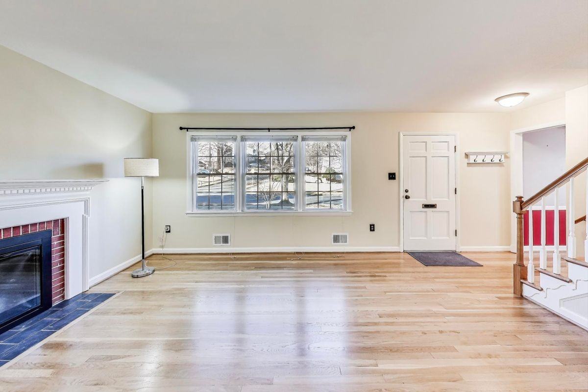 3103 Tremont Ave - Photo 3 of 32