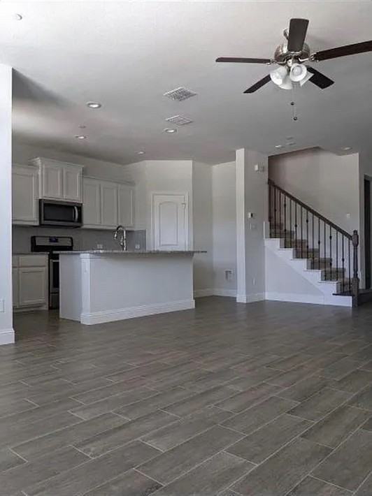 6808 Henry Dr - Photo 2 of 9