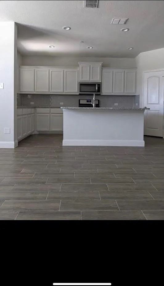 6808 Henry Dr - Photo 3 of 9