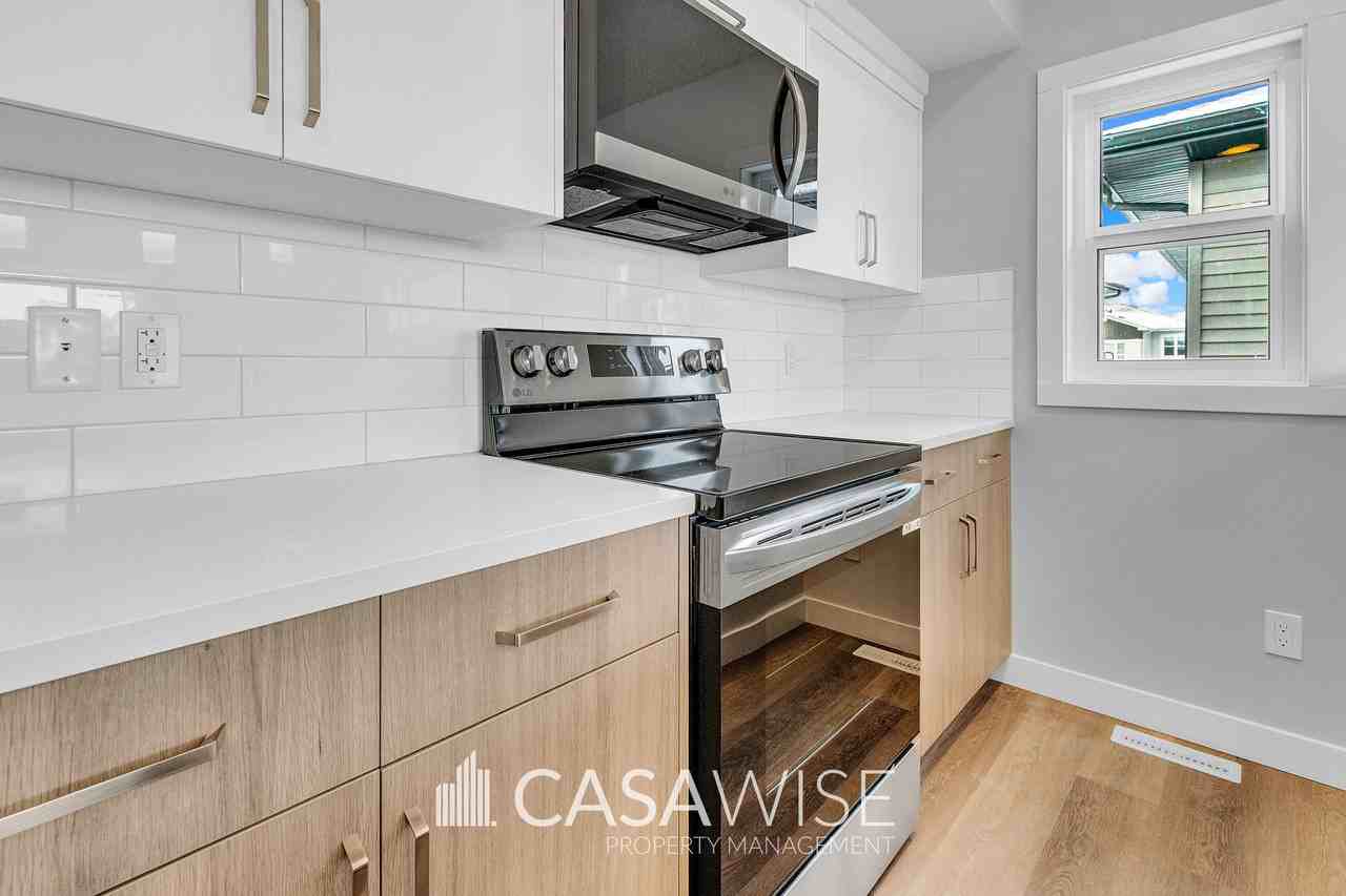 1057G Berg Pl #GS - Photo 2 of 15