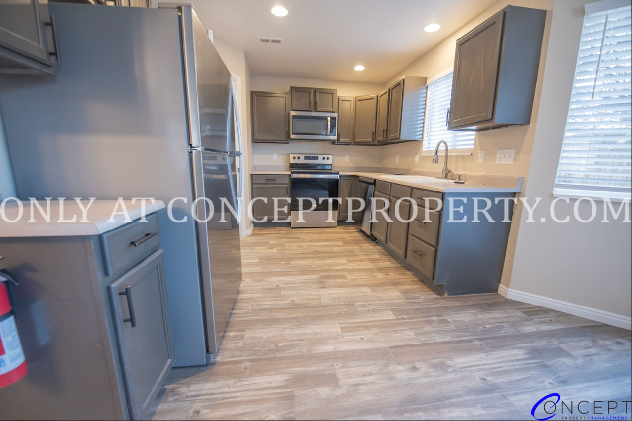 Creekside Townhomes - Photo 2 of 47